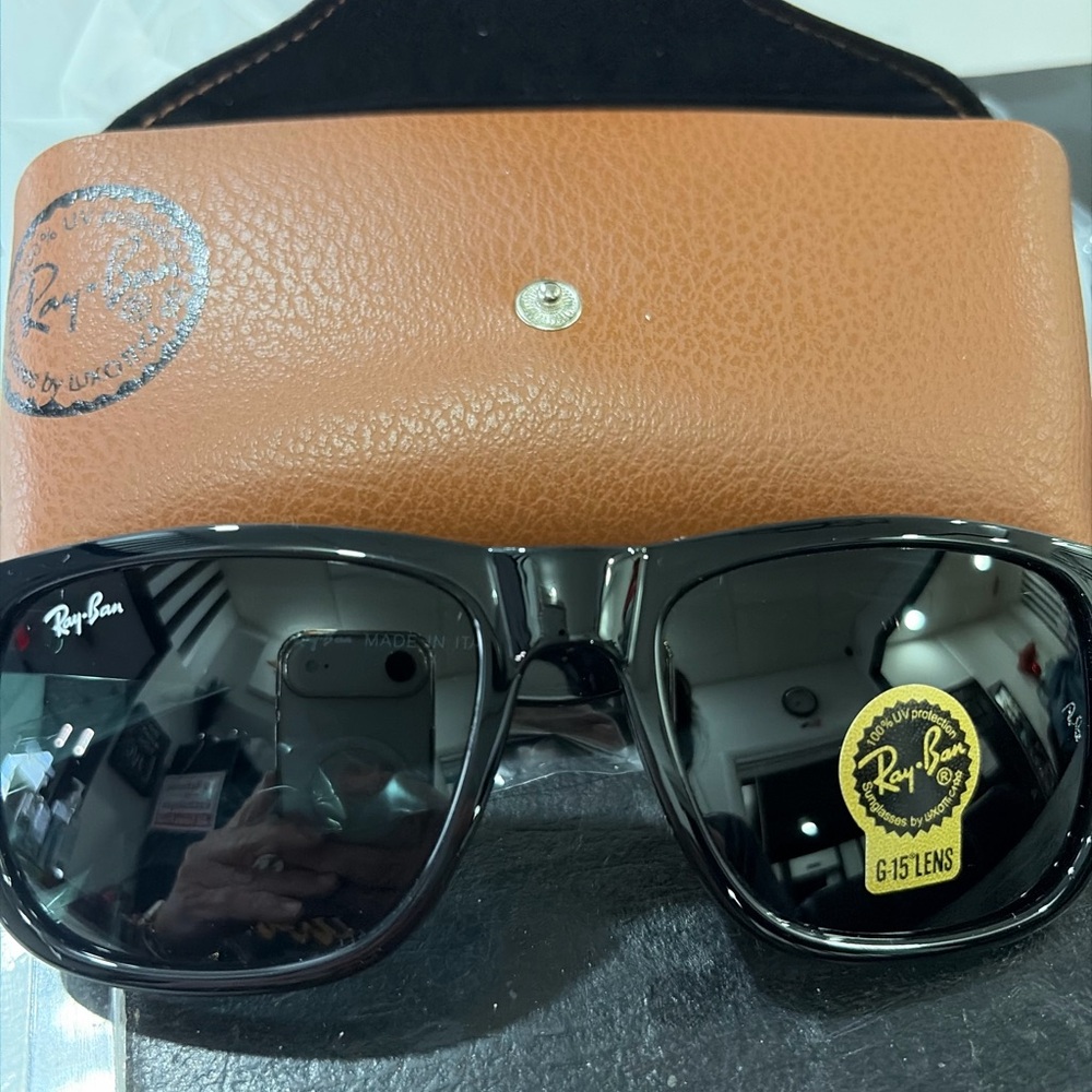 Ray-Ban Glossy Black Sunglasses with Brown Leather Case